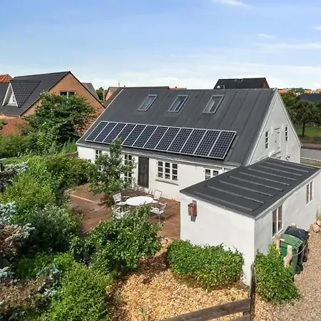 Holiday home Charming Cobbler's House Near The North Sea